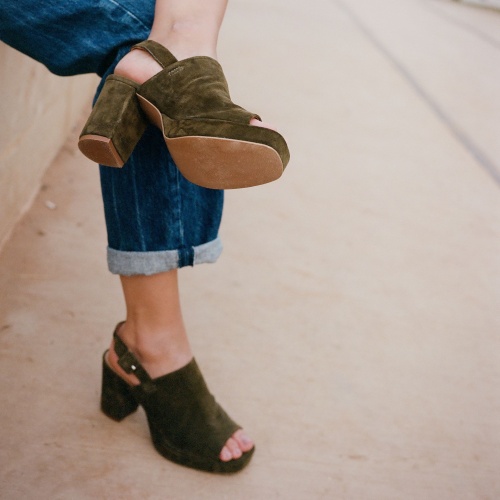 Bette Sandals, olive velvet